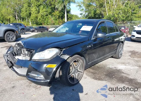 2013 Mercedes-Benz C 300 Luxury 4Matic/Sport 4Matic from USA, damaged, VIN WDDGF8AB4DG144584